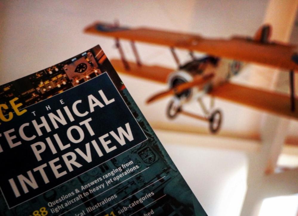 In che modo i club del libro possono aiutare i piloti a migliorare le loro capacità comunicative?